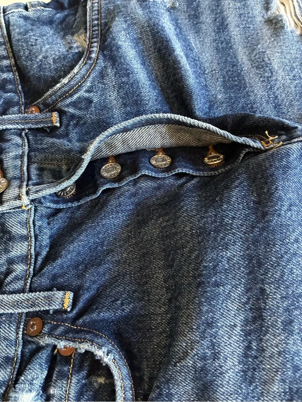 Agolde  Parker Denim Cut-off Button Fly Shorts - Picture 6 of 6